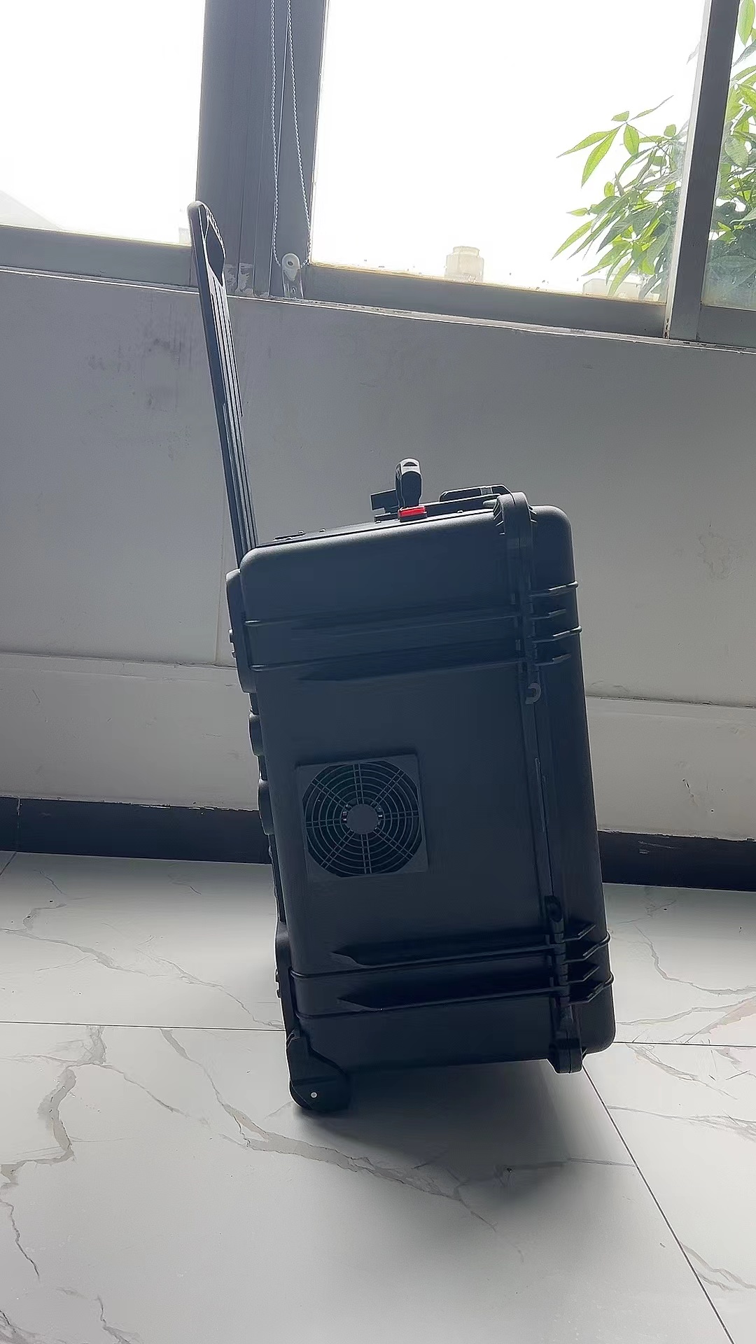 石龙手拉箱型移动通信干扰器